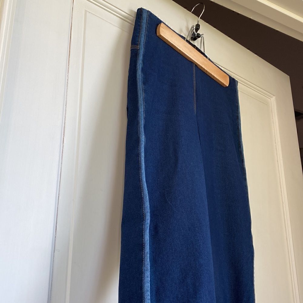 Like New Pull On Cropped Denim With Side Stripe By Lysse